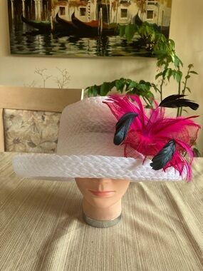 Elegant White Hat with Pink and Black Feather Floral Accent